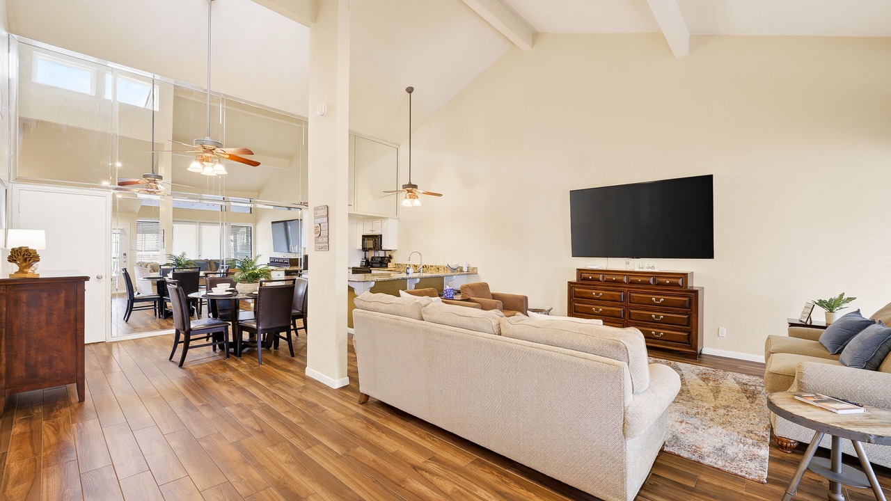 Photo of Livingroom in April Sound