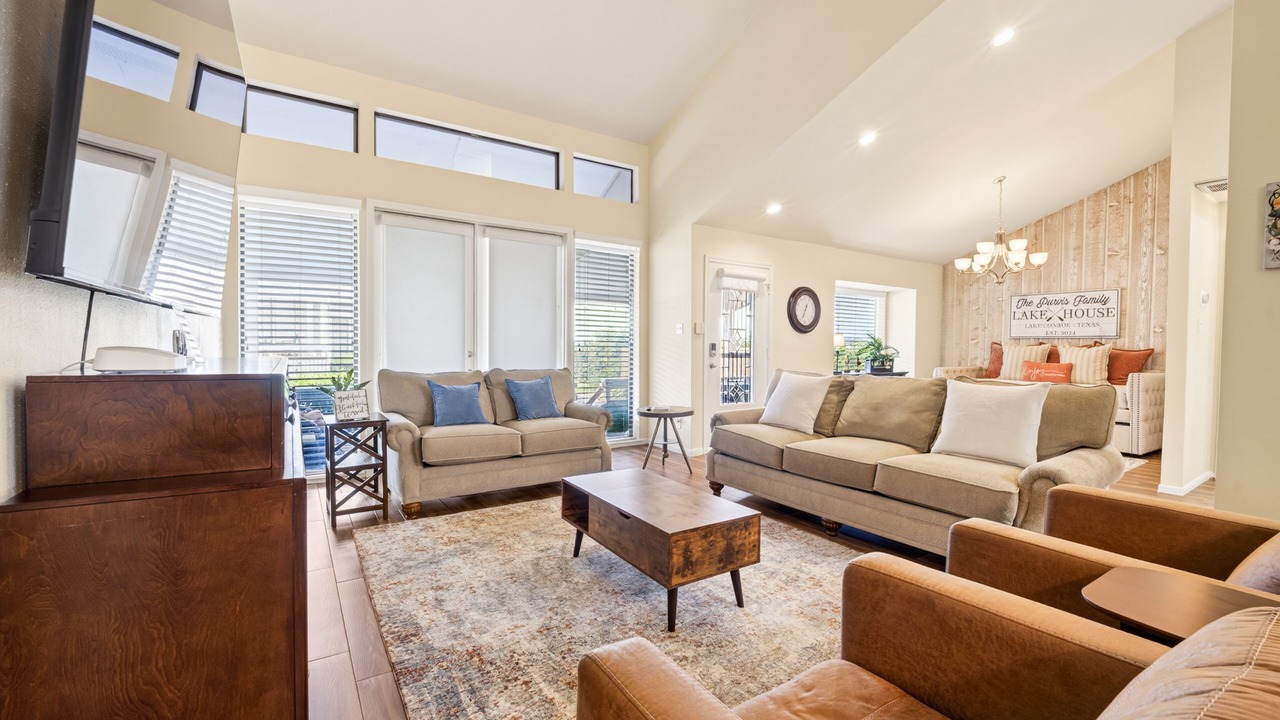 Photo of Livingroom in April Sound