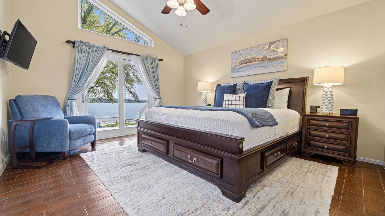 Photo of Bedroom in April Sound