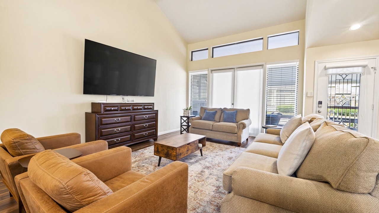 Photo of Livingroom in April Sound