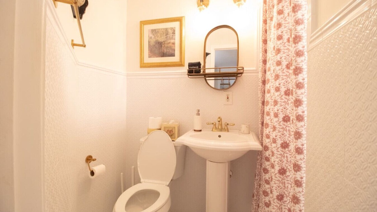 Photo of Bathroom in Pine Gardens North