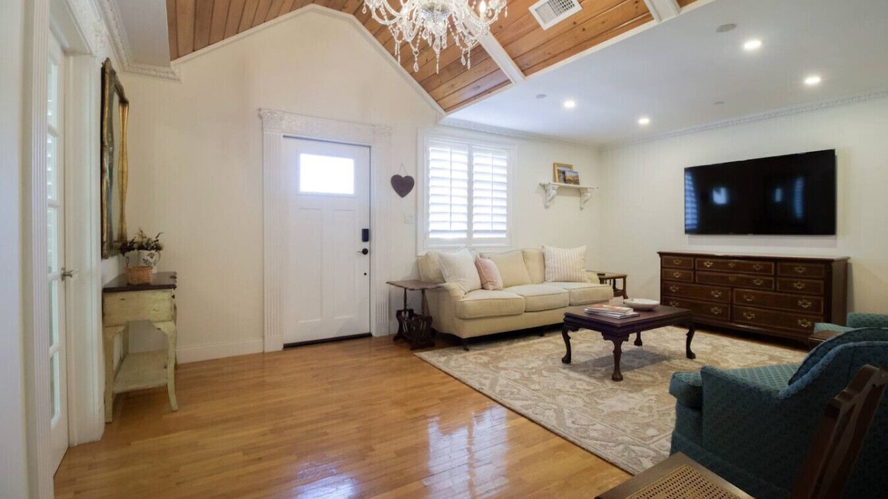Photo of Livingroom in Pine Gardens North