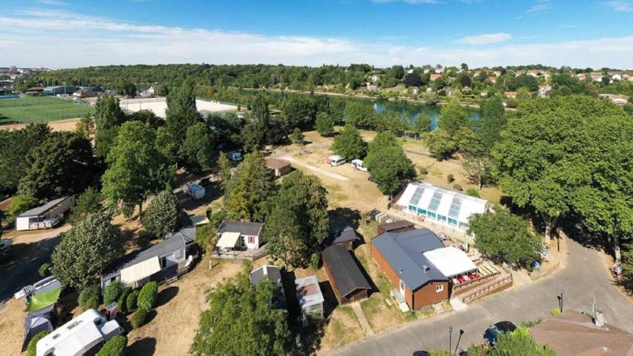 Photo of Outdoor in Vaux-le-Penil