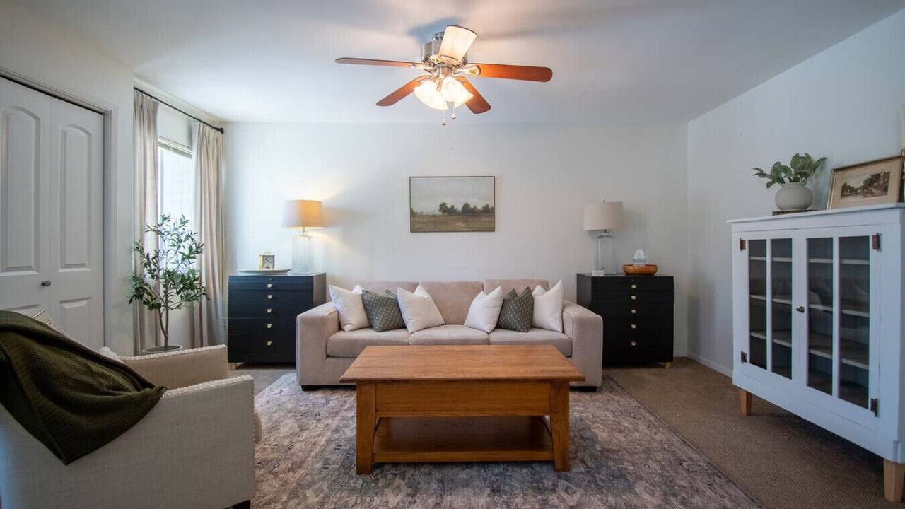 Photo of Livingroom in Iowa City