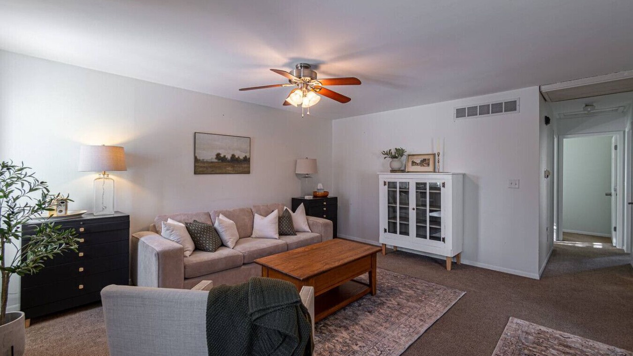 Photo of Livingroom in Iowa City