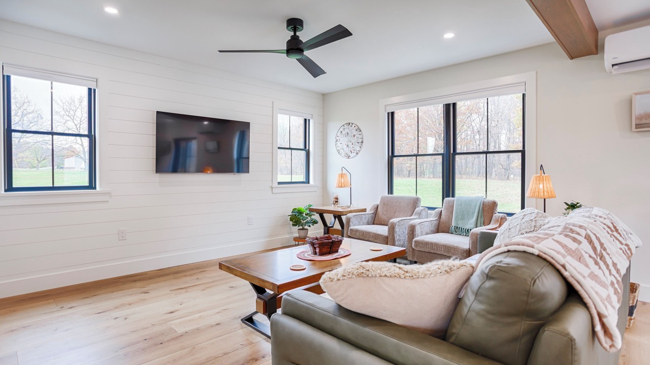 Photo of Livingroom in Town of Torrey