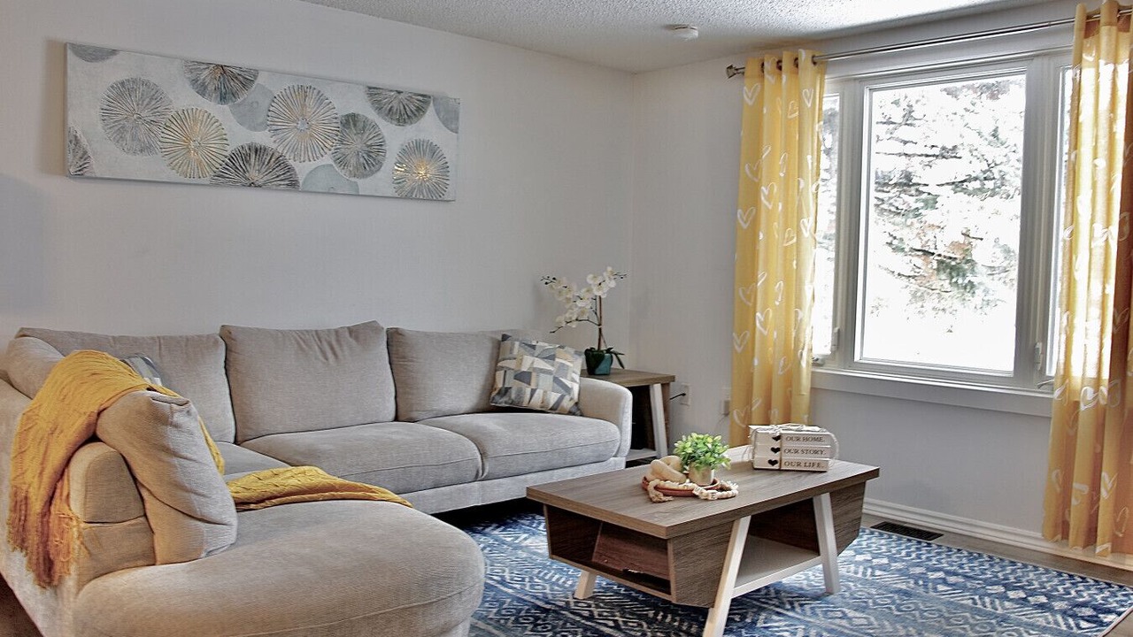 Photo of Livingroom in Barrie