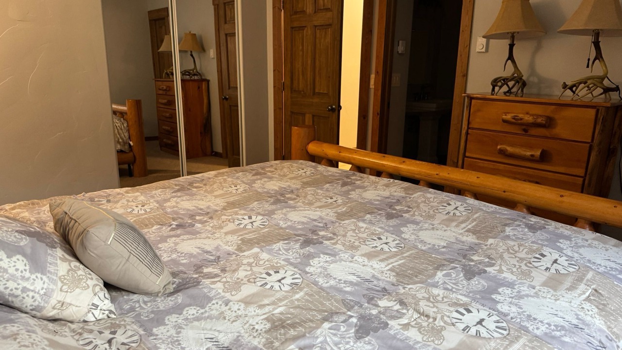 Photo of Bedroom in Three Peaks