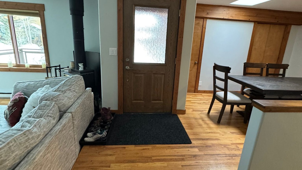 Photo of Livingroom in Three Peaks