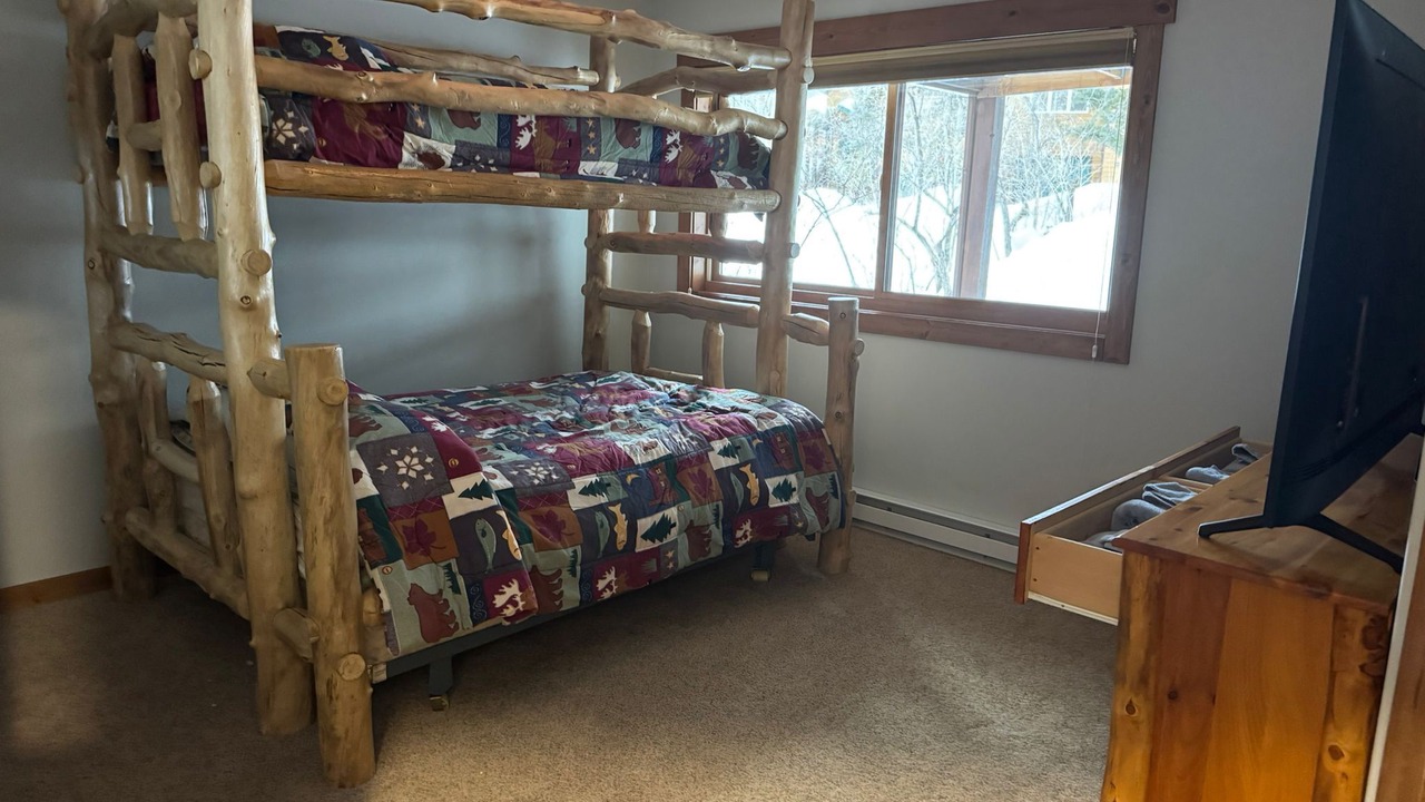 Photo of Bedroom in Three Peaks