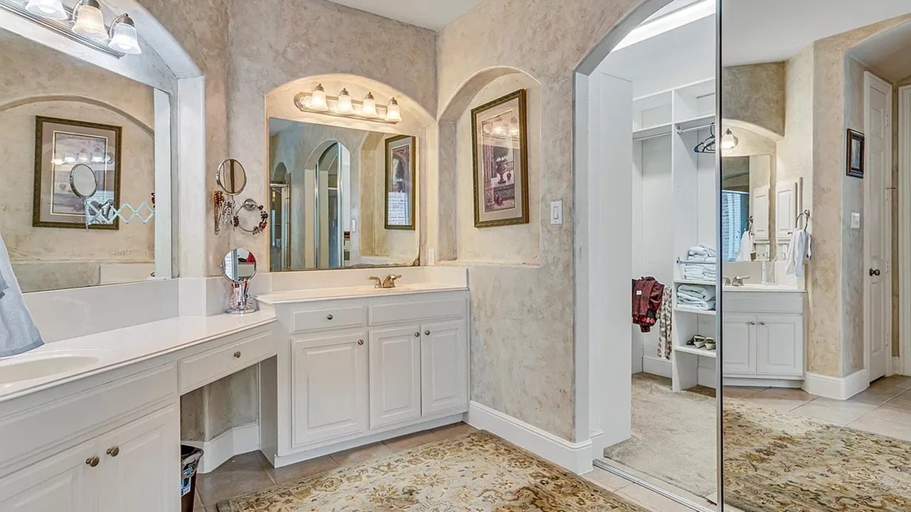 Photo of Bathroom in North Central Carrollton