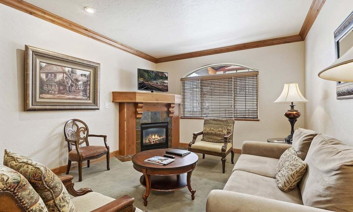 Photo of Livingroom in Midway