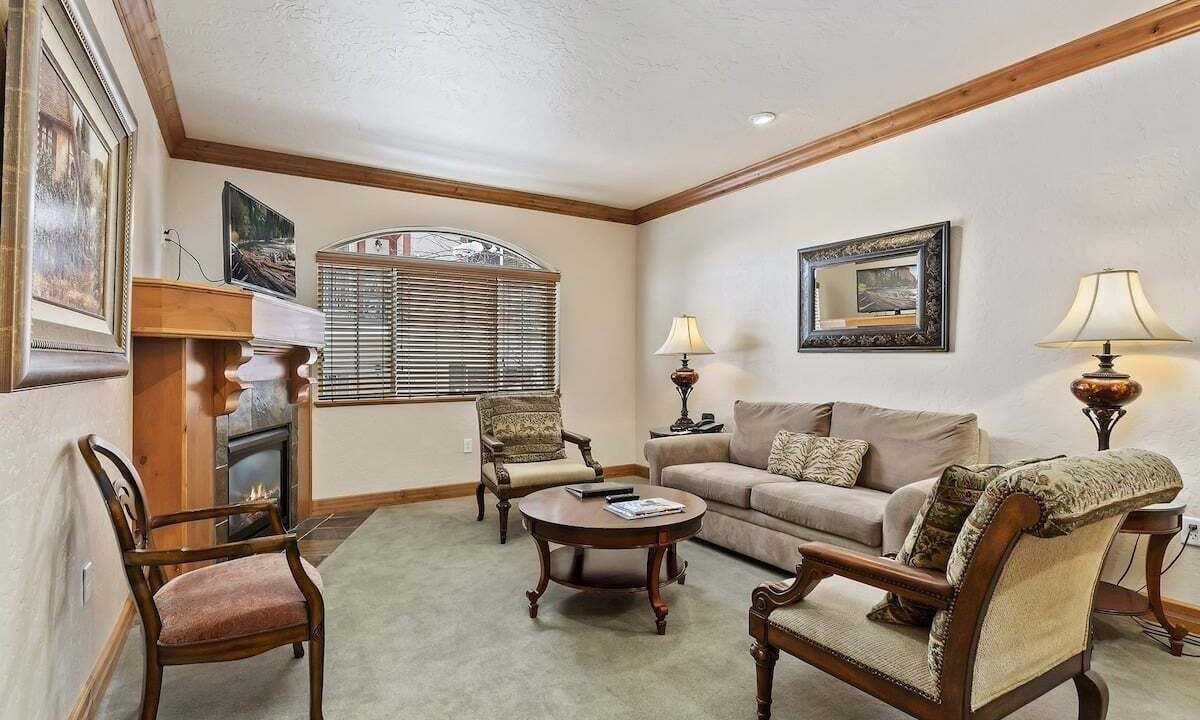 Photo of Livingroom in Midway