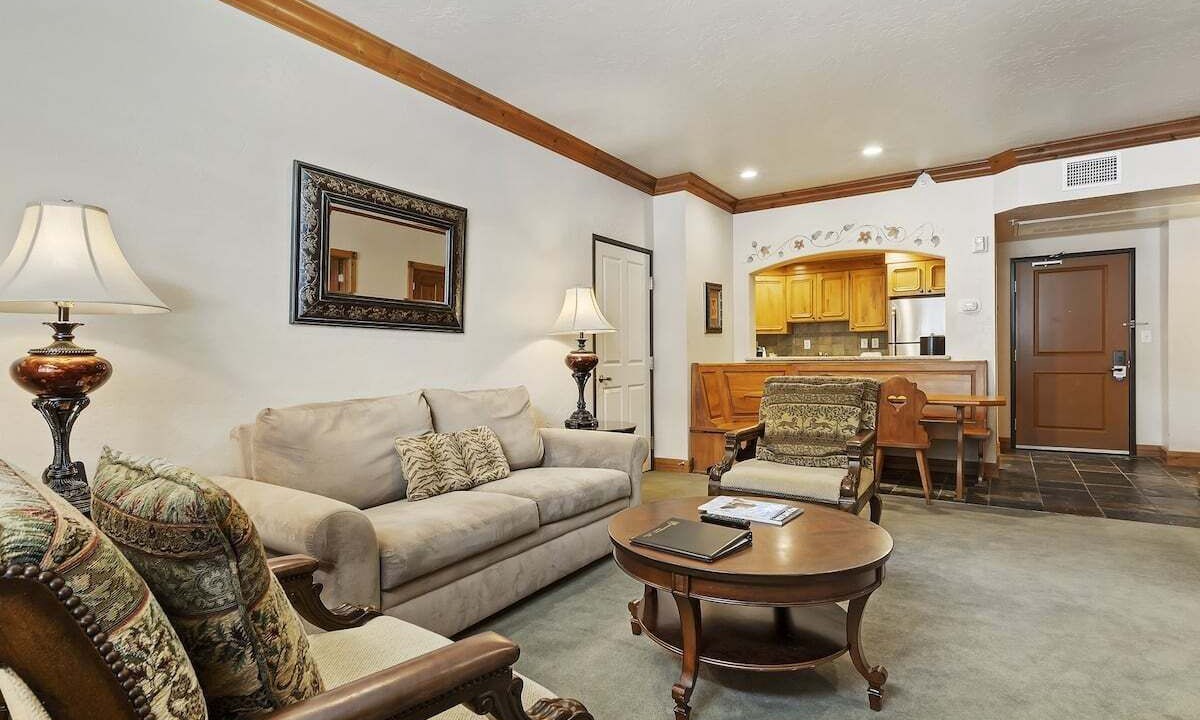 Photo of Livingroom in Midway