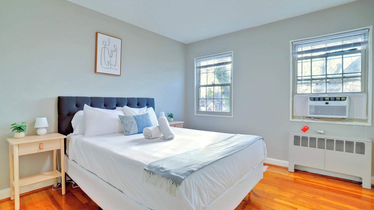 Photo of Bedroom in Northeast Alexandria