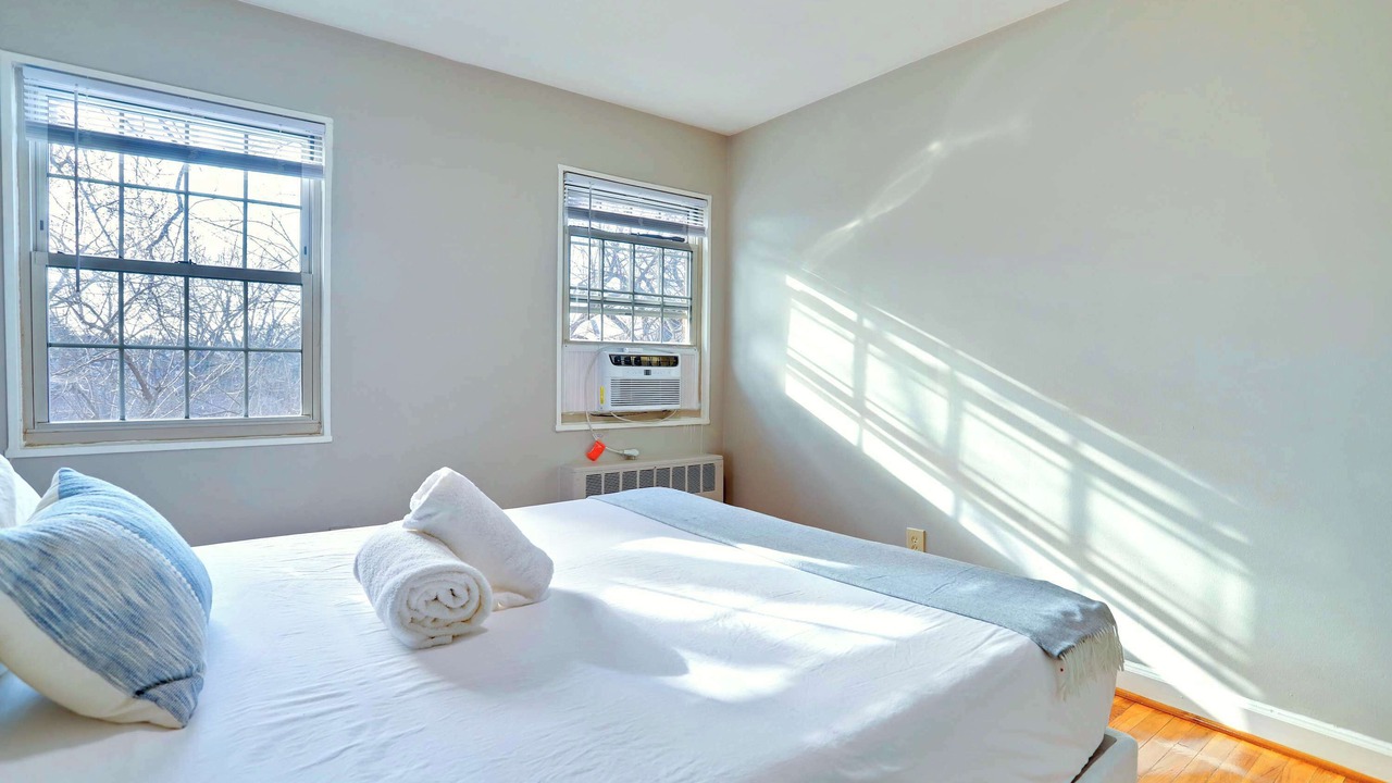 Photo of Bedroom in Northeast Alexandria
