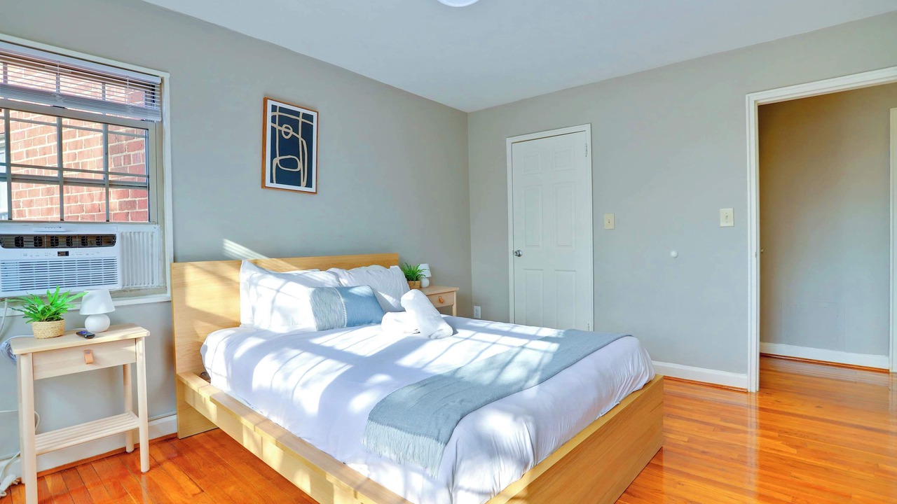 Photo of Bedroom in Northeast Alexandria