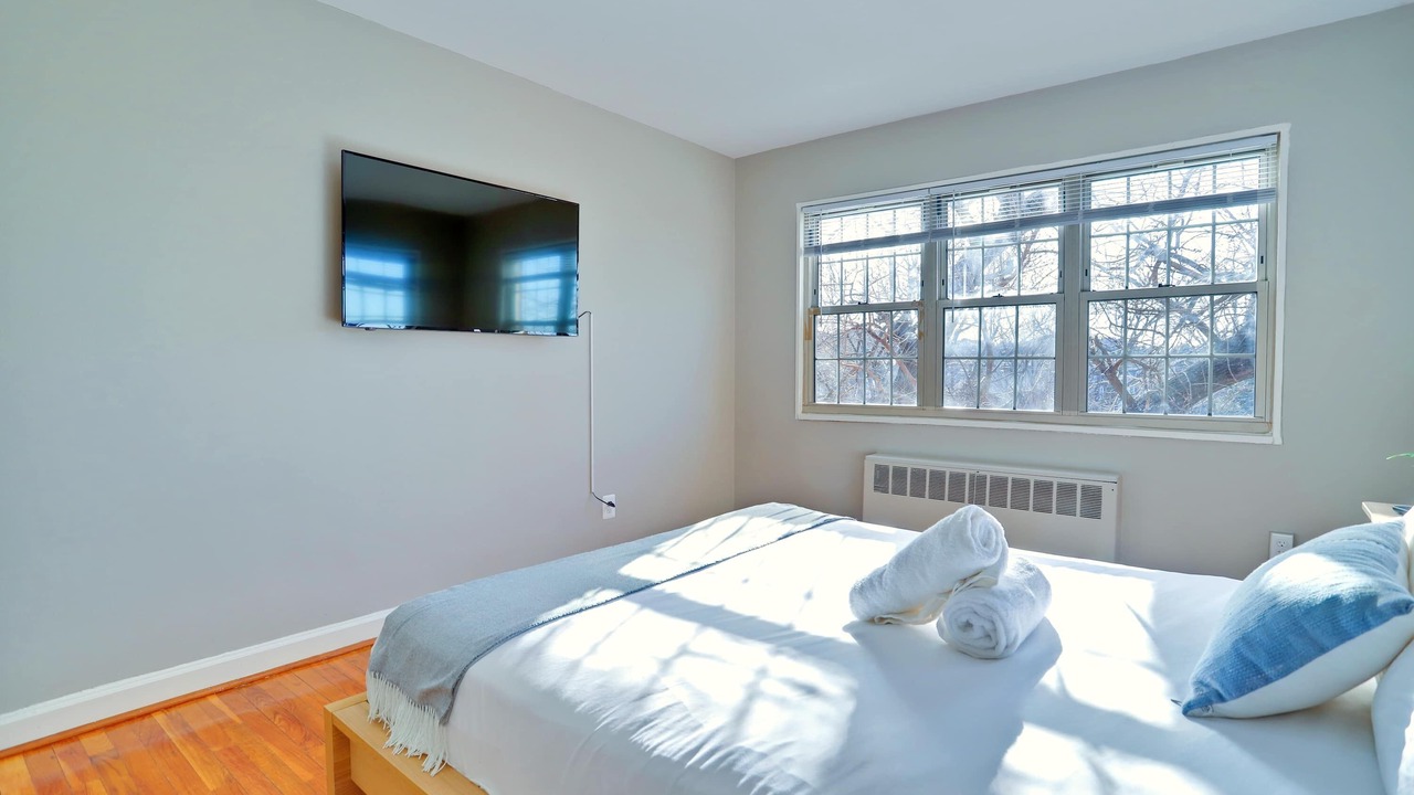 Photo of Bedroom in Northeast Alexandria