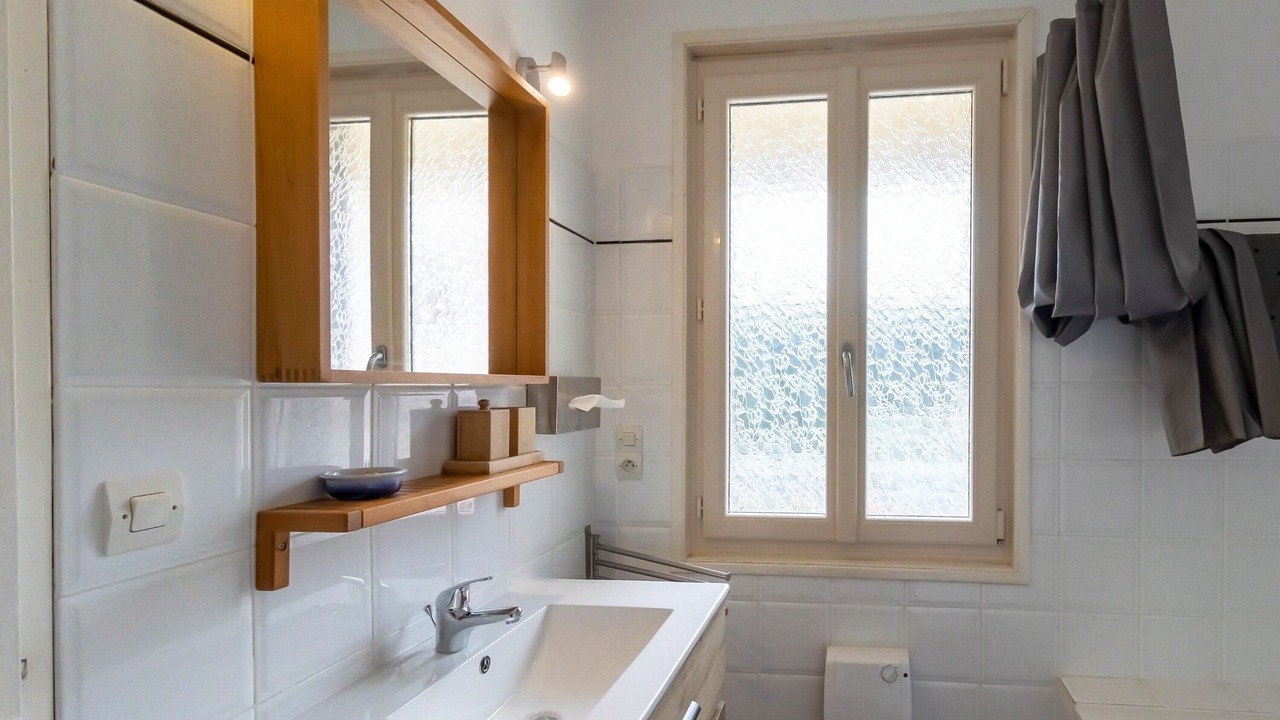 Photo of Bathroom in Saint-Julien-de-Lampon