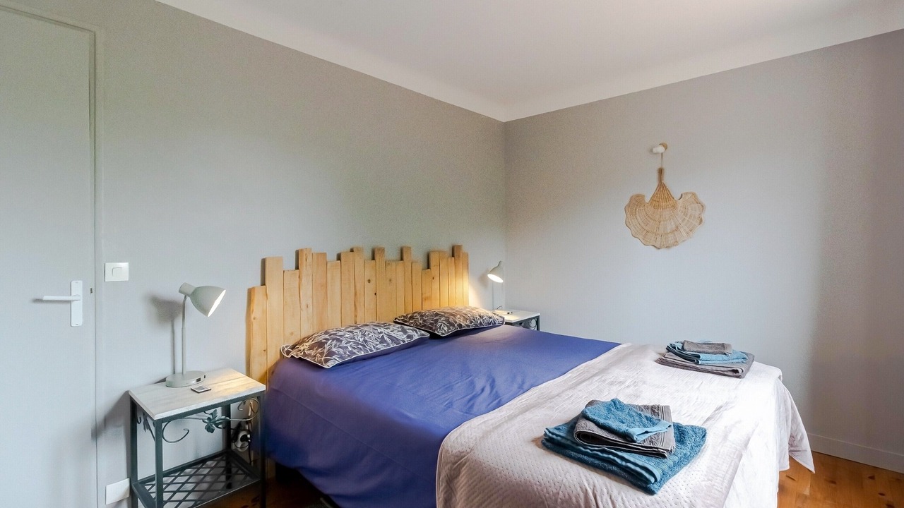 Photo of Bedroom in Saint-Julien-de-Lampon