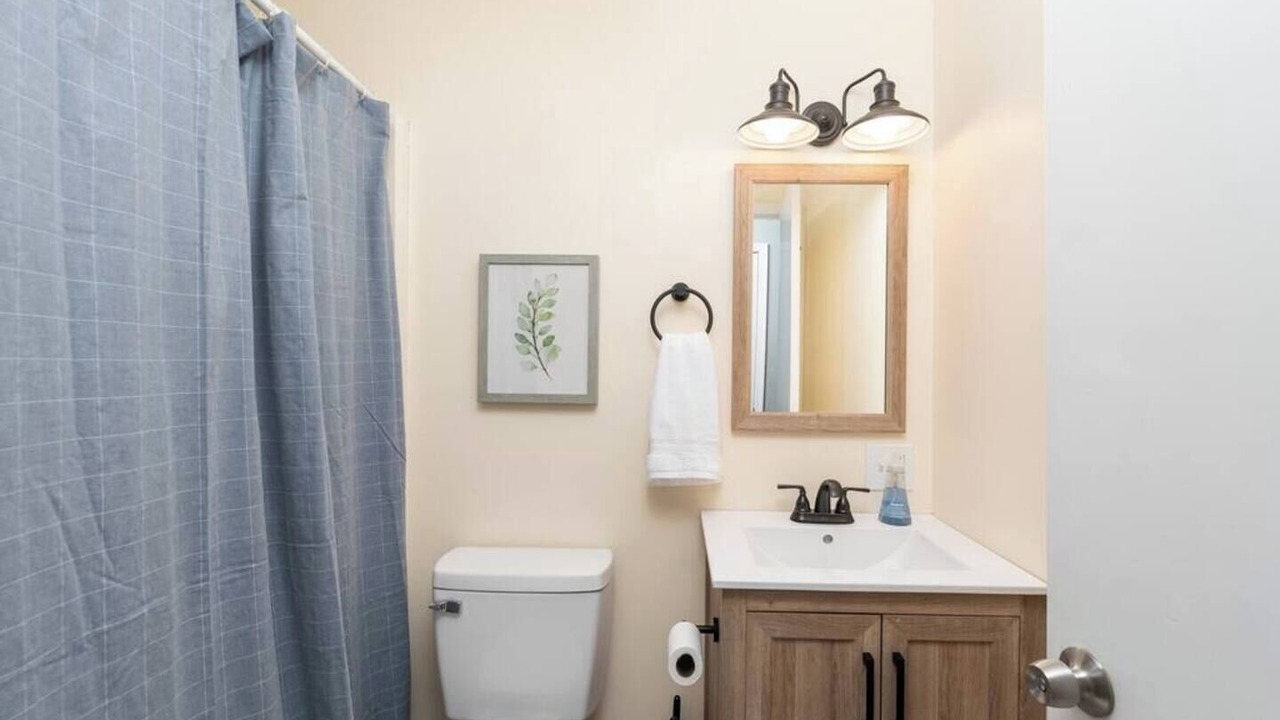 Photo of Bathroom in Andersonville