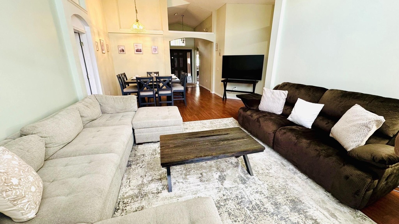 Photo of Livingroom in Eagle Pointe South