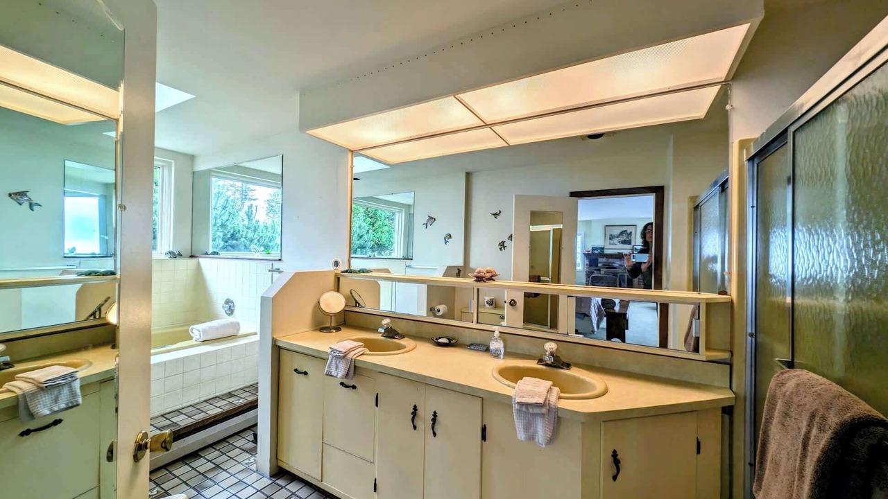 Photo of Bathroom in Hancock Point