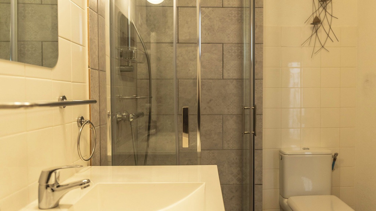 Photo of Bathroom in Eyragues