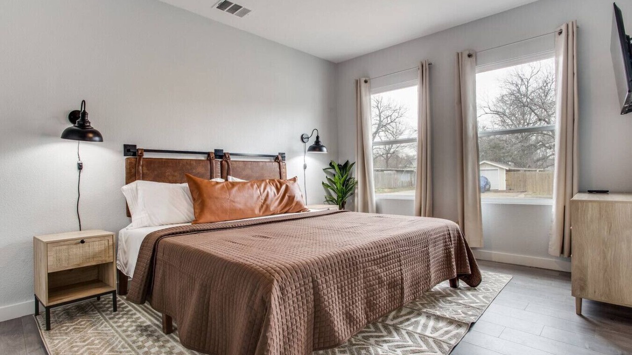 Photo of Bedroom in Oak Cliff