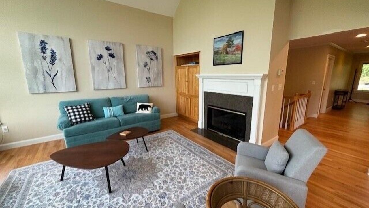 Photo of Livingroom in Meredith