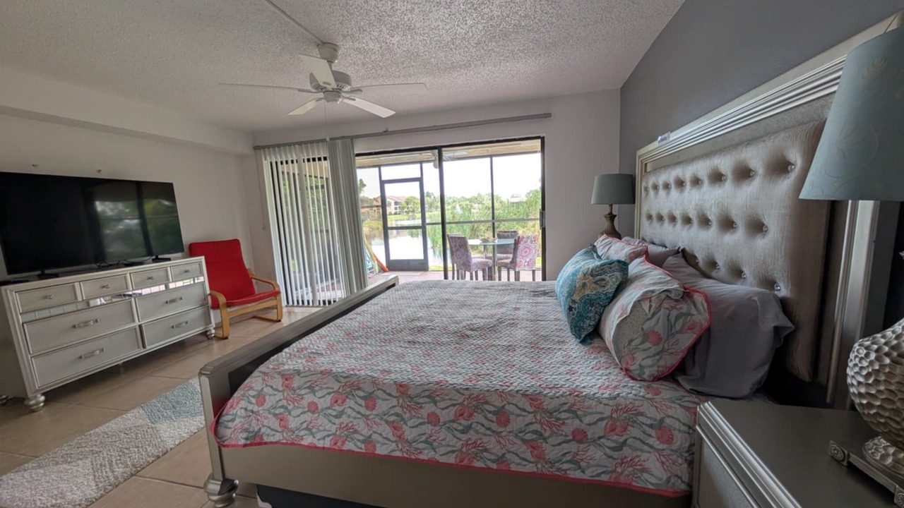 Photo of Bedroom in Gulf Gate Estates