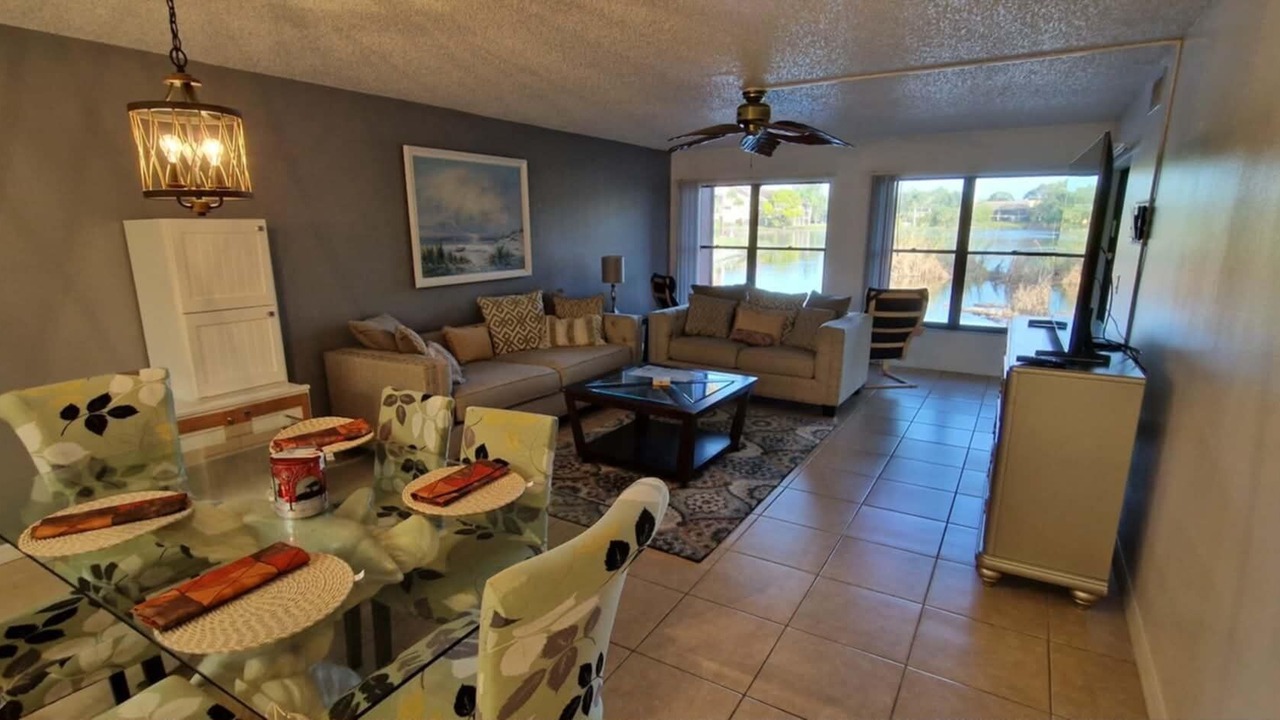 Photo of Livingroom in Gulf Gate Estates