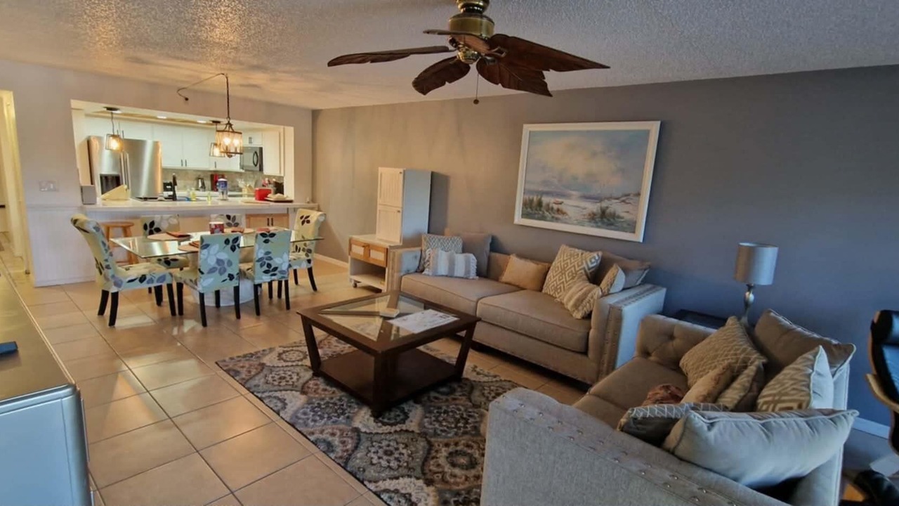 Photo of Livingroom in Gulf Gate Estates