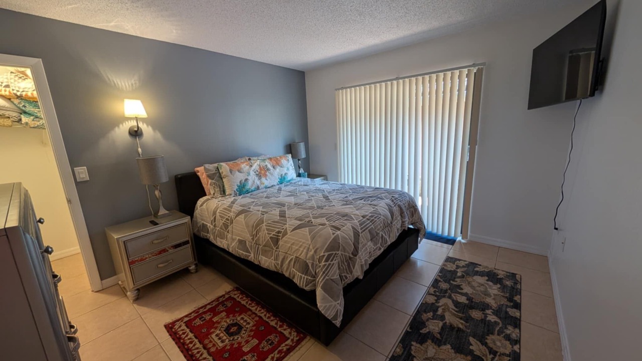 Photo of Bedroom in Gulf Gate Estates