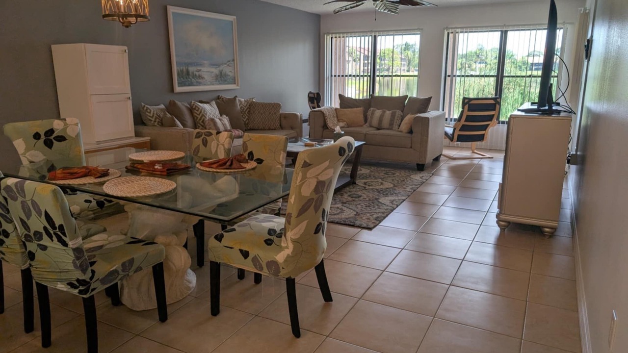 Photo of Livingroom in Gulf Gate Estates