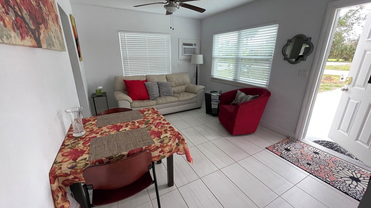Photo of Livingroom in Warm Mineral Springs
