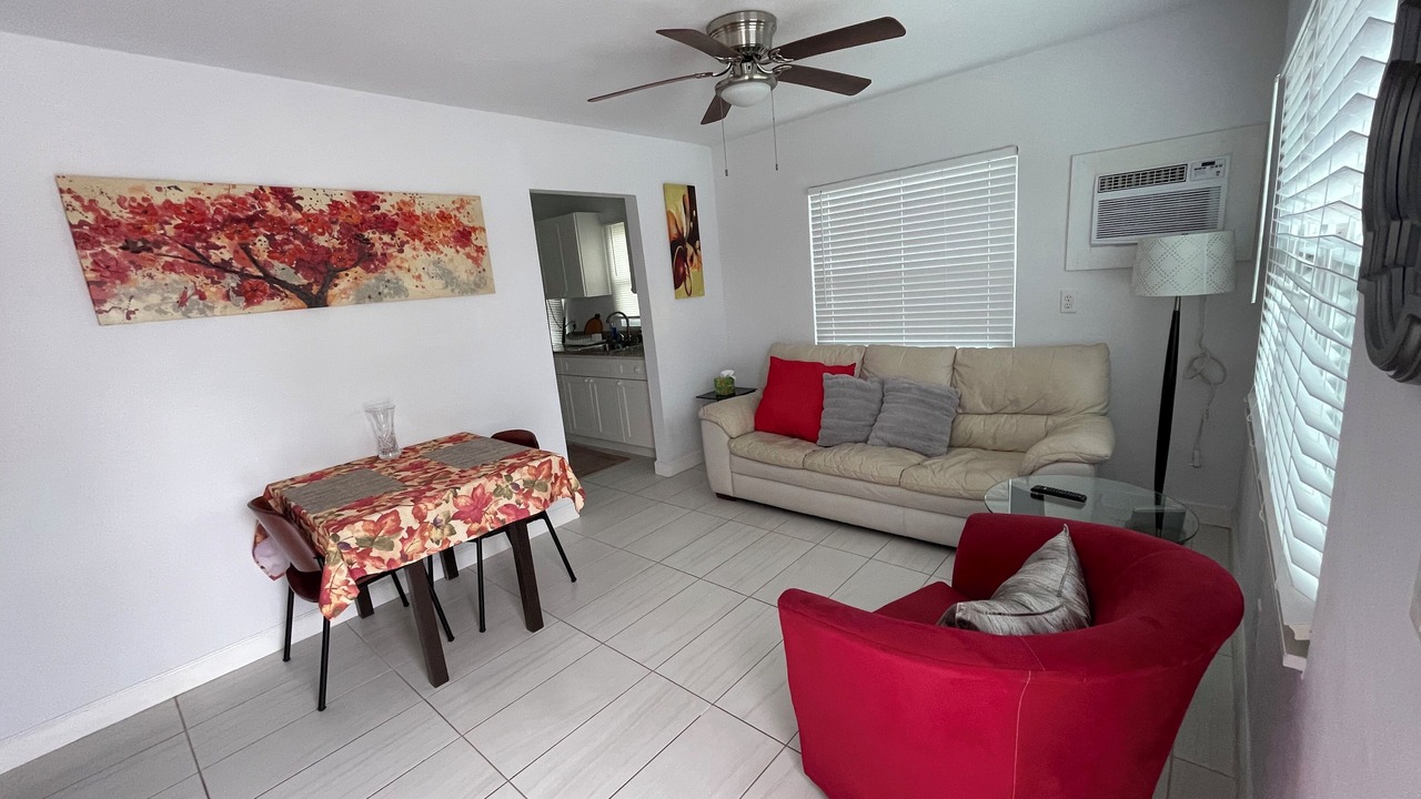 Photo of Livingroom in Warm Mineral Springs