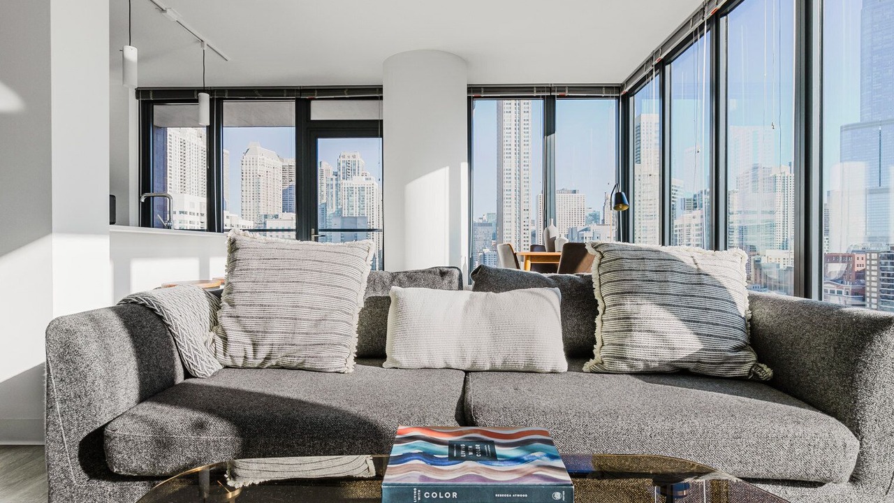 Photo of Livingroom in Near North Side