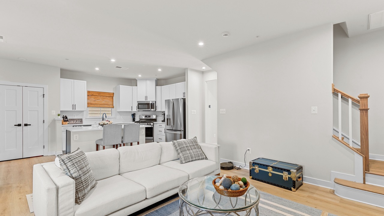 Photo of Livingroom in Bayside