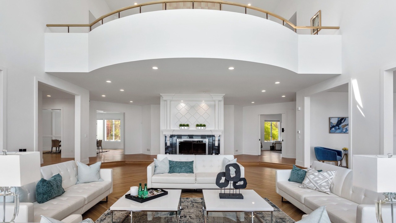 Photo of Others in Belle Terre