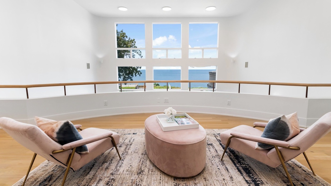 Photo of Others in Belle Terre