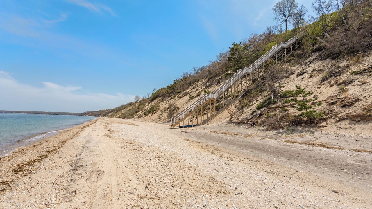 Photo of Others in Belle Terre