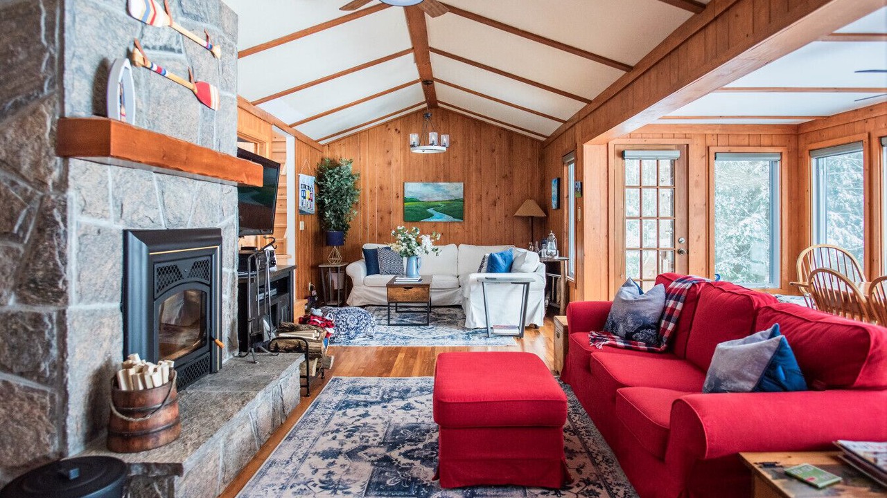 Photo of Livingroom in Lake of Bays