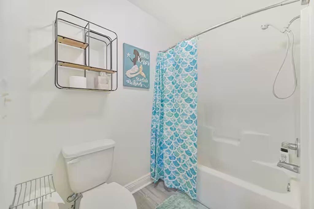Photo of Bathroom in Pelican