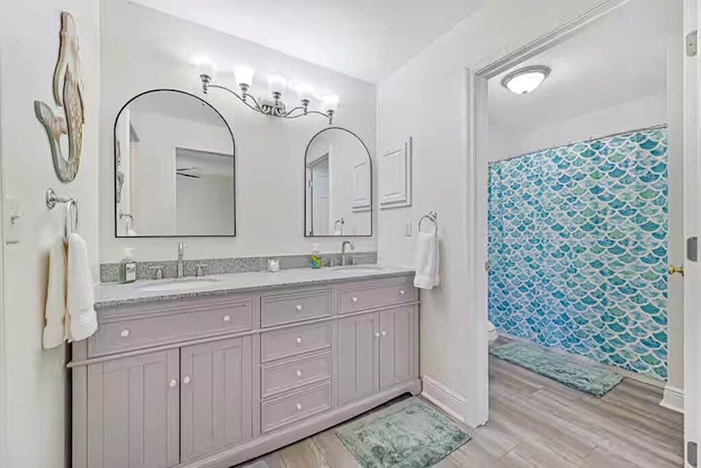 Photo of Bathroom in Pelican
