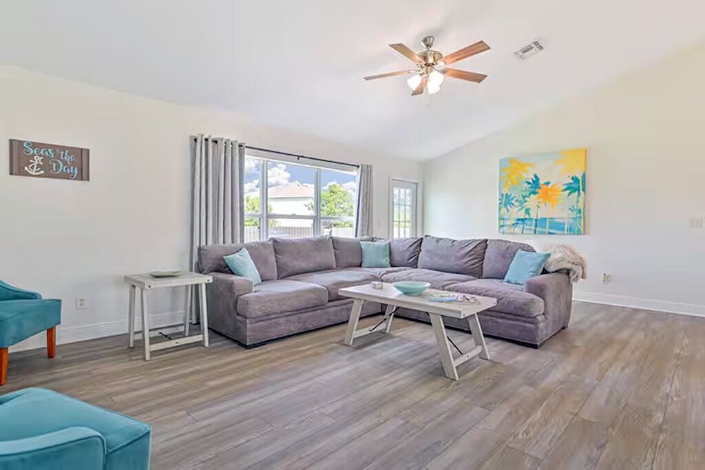 Photo of Livingroom in Pelican