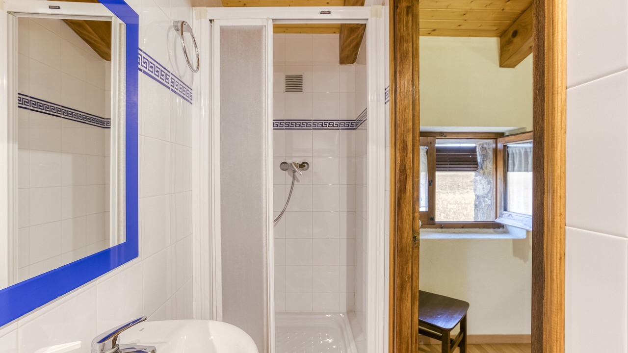 Photo of Bathroom in Maia de Montcal