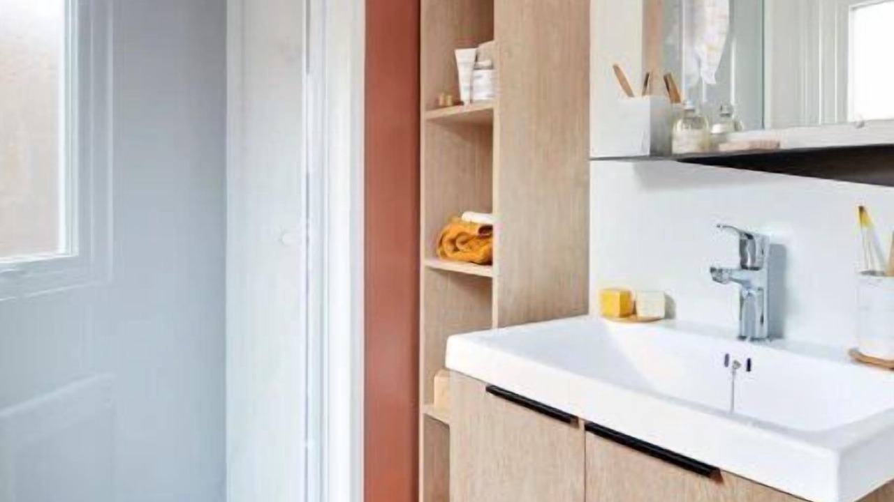 Photo of Bathroom in Quettehou