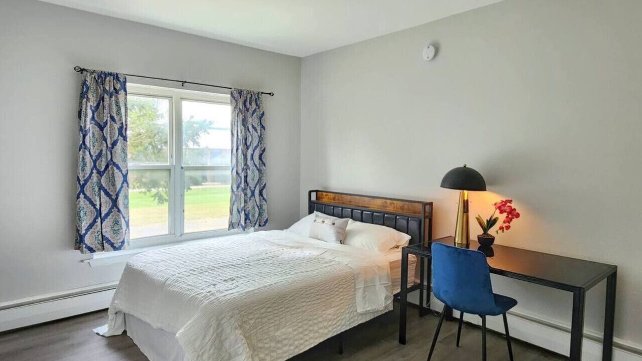 Photo of Bedroom in Metro Center