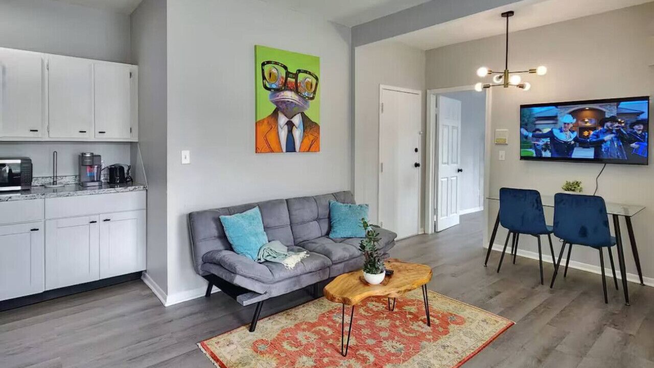 Photo of Livingroom in Metro Center